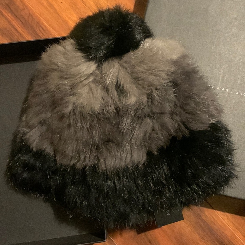 Marc by Marc Jacobs 100% Rabbit Fur Hat — New With Tags 🖤🩶